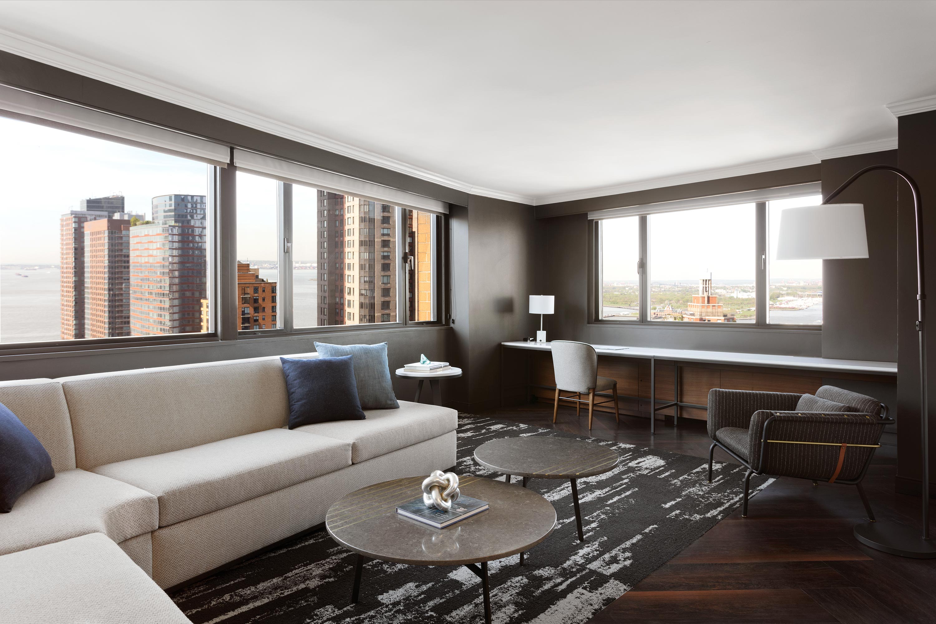 marriott-downtown-lower-manhattan-nyc-mh_nycws_executive_suite_1