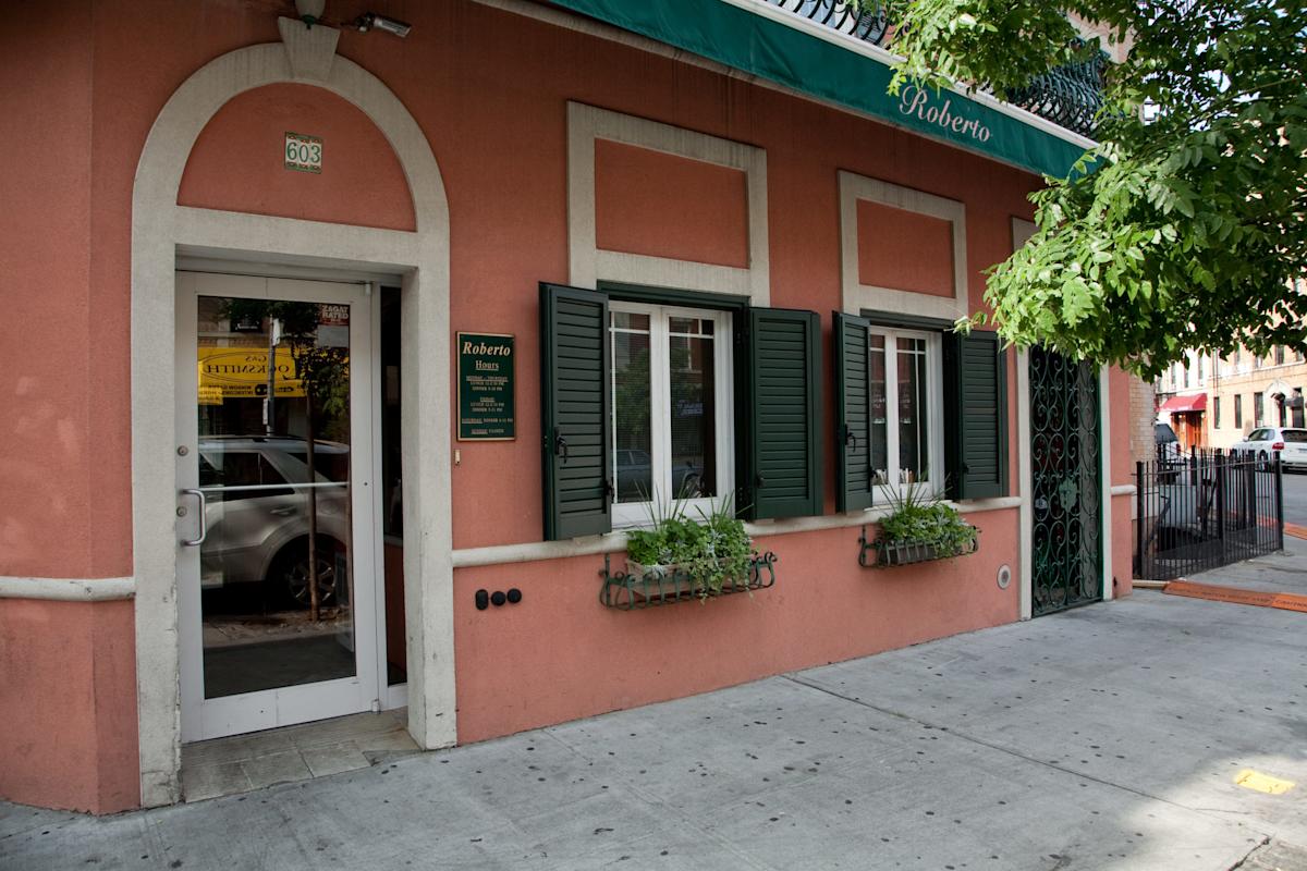 Roberto&#039;s Restaurant, exterior