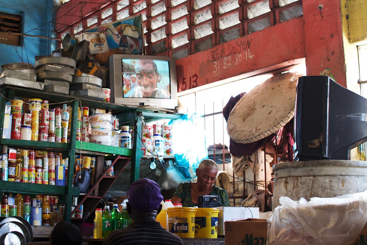 "March&eacute; Salomon" (2015) by Beatriz Santiago Mu&ntilde;oz. Courtesy the artista, Galer&iacute;a Agustina Ferreyra and El Museo del Barrio