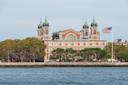 ellis-island-julienne-schaer-002_7d409147-5056-a36f-23f8a619a9294972