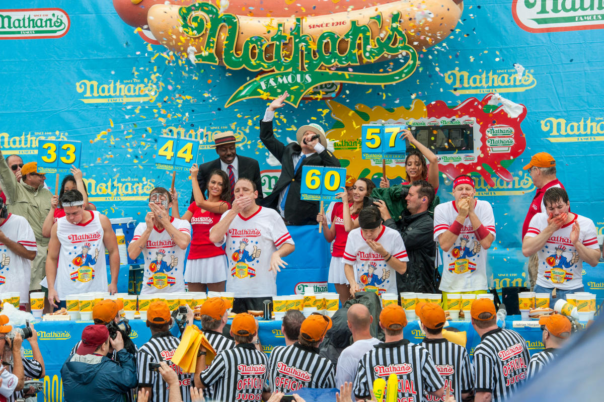 nathans-hot-dog-eating-contest-julienne-schaer-219