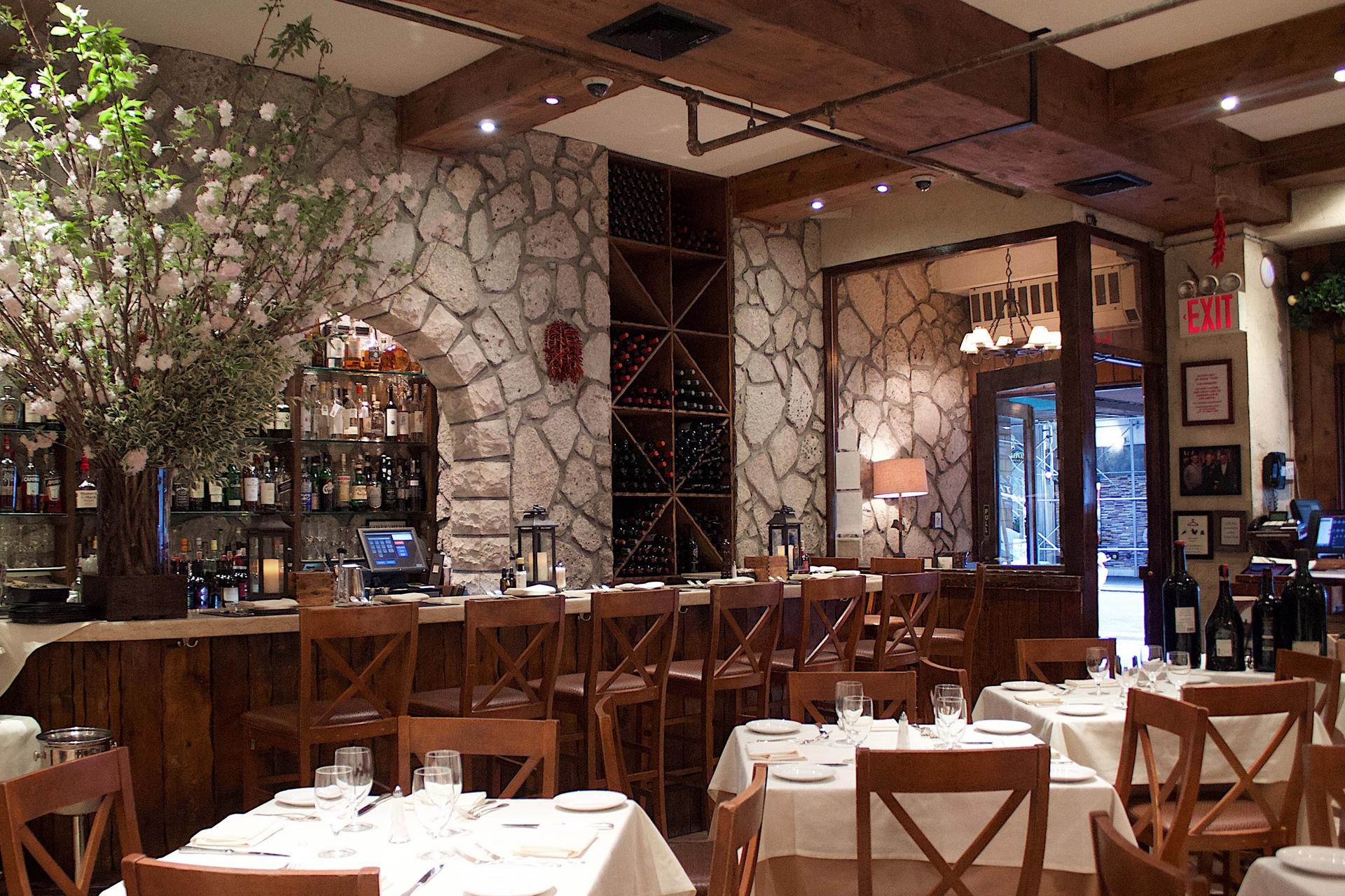 la-masseria-times-square-manhattan-nyc-bar-2_b825af0c-6427-4332-ab72a491c4621940_670930b3-699d-472d-a96cb2bfd666df6f.jpg