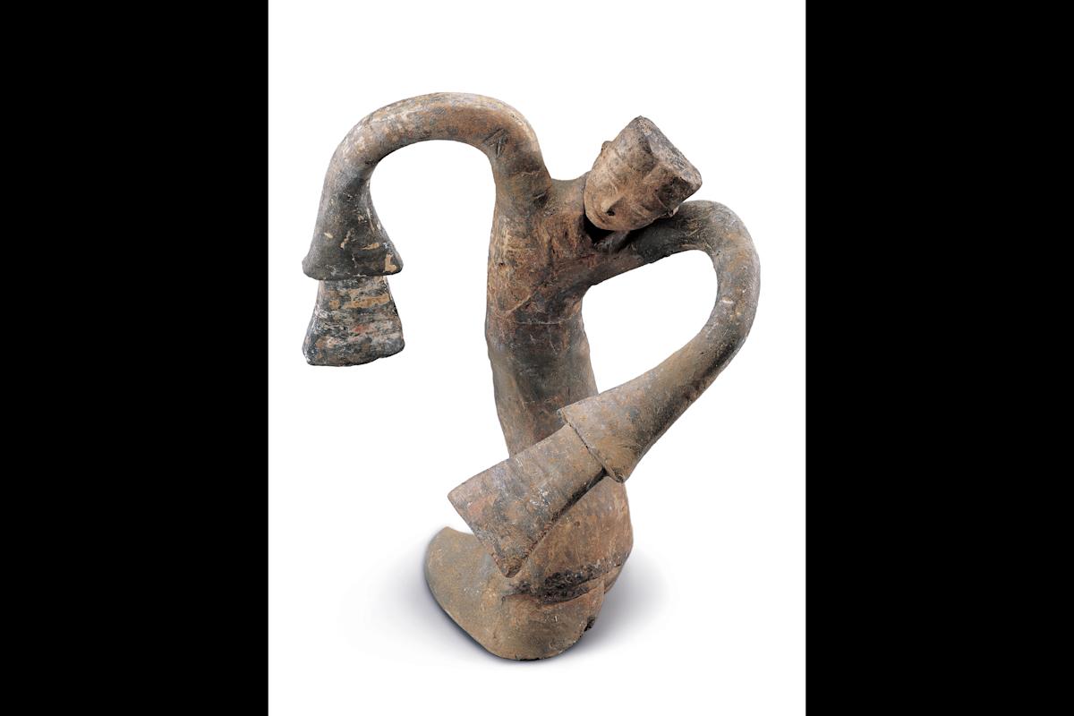 "Earthenware dancing figurine, Western Han"(206 BCE &ndash; 8 CE) Excavated from the Tomb of King of Chu at Tuolanshan, Xuzhou (2000) Courtesy, China Institute Gallery