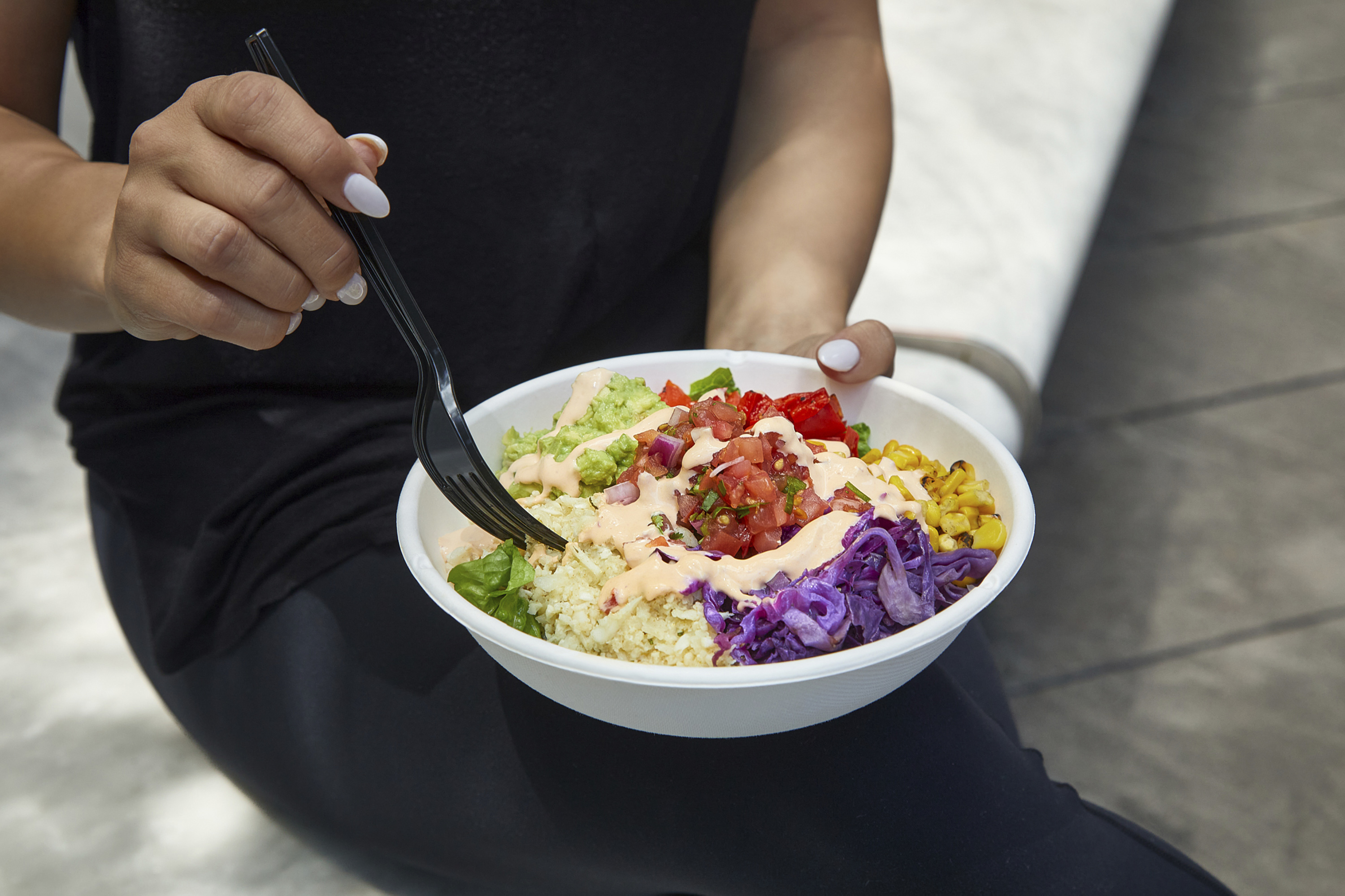 These Sustainable Salad Bowls Are The Trendiest Way To Lunch In NYC -  Secret NYC