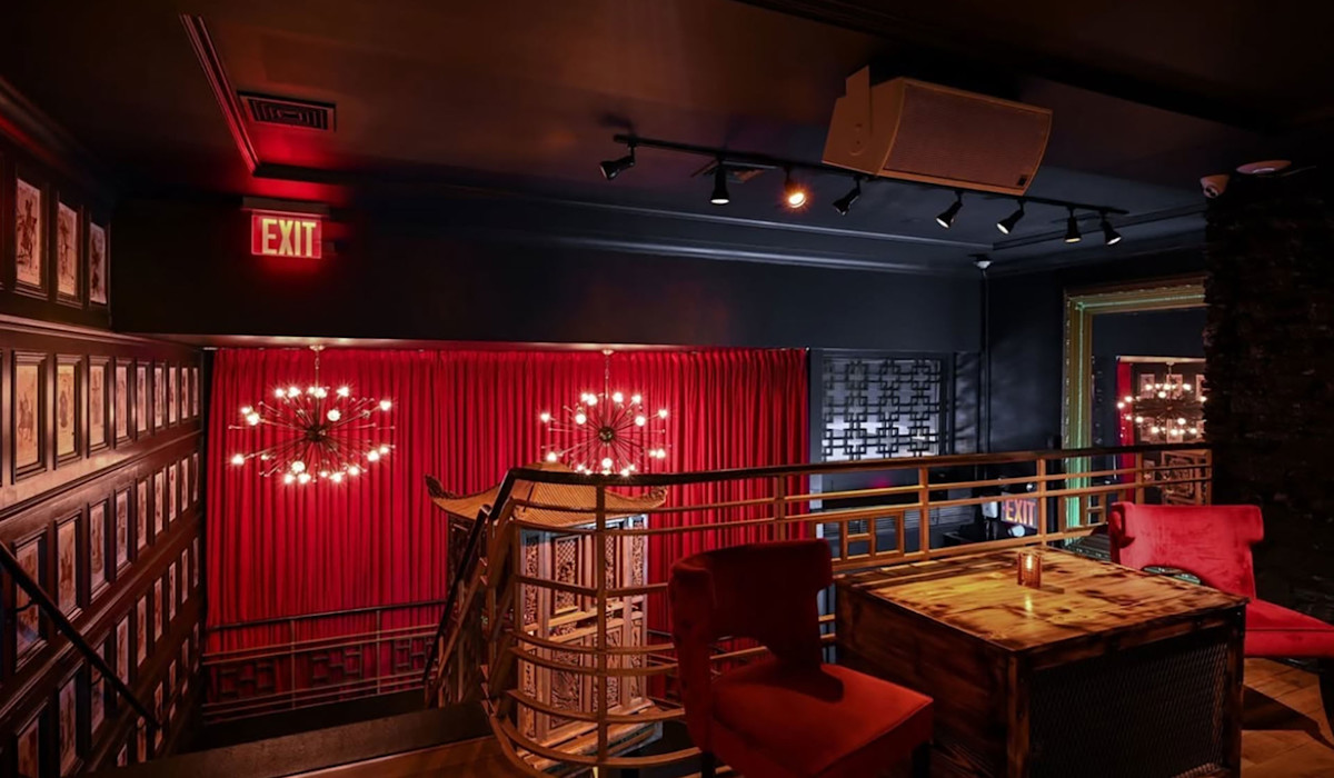 Dish or dining room at Sei Less