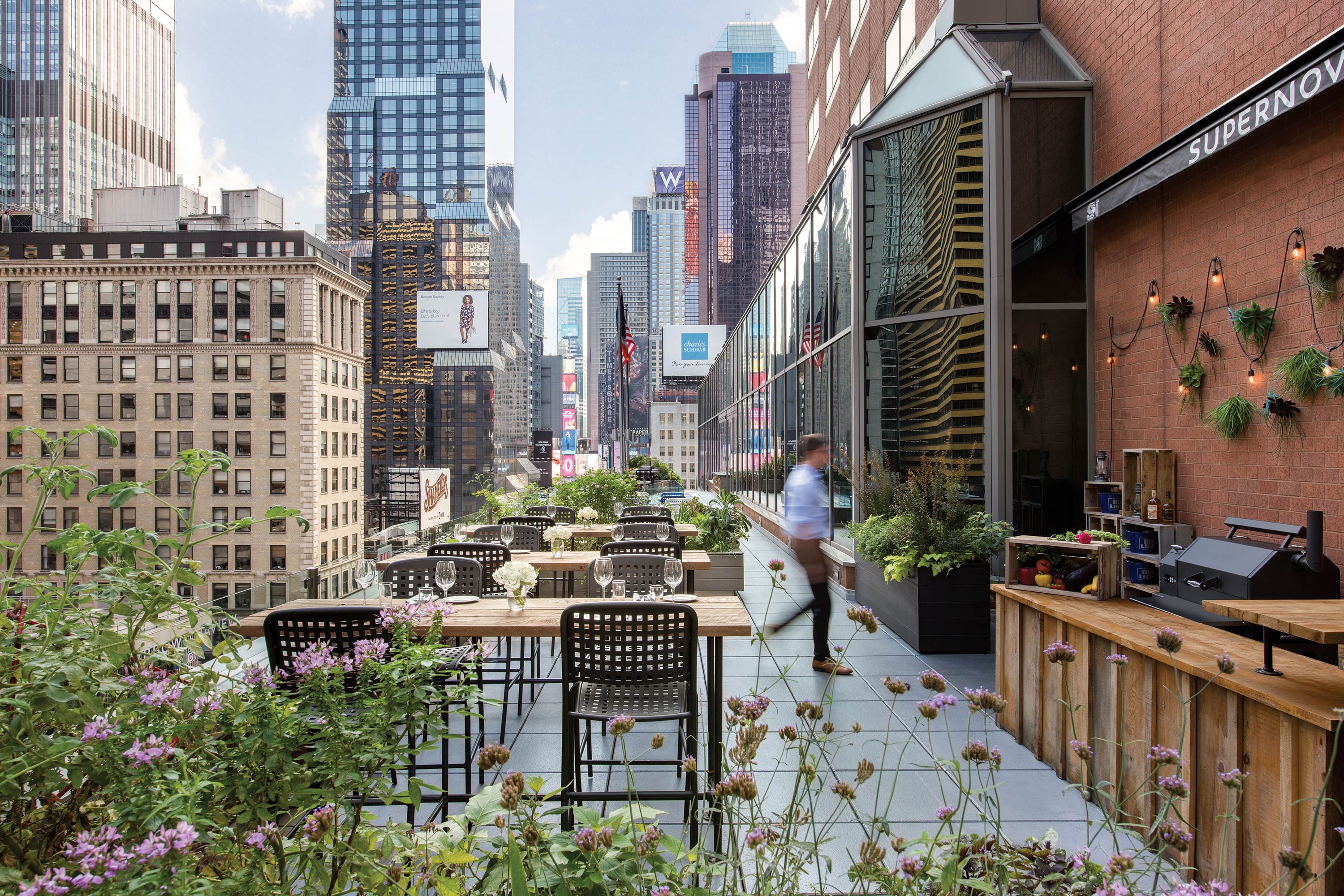 novotel-times-square-manhattan-nyc-novotel-new-york-times-square-4---bbq-with-a-view---1325754