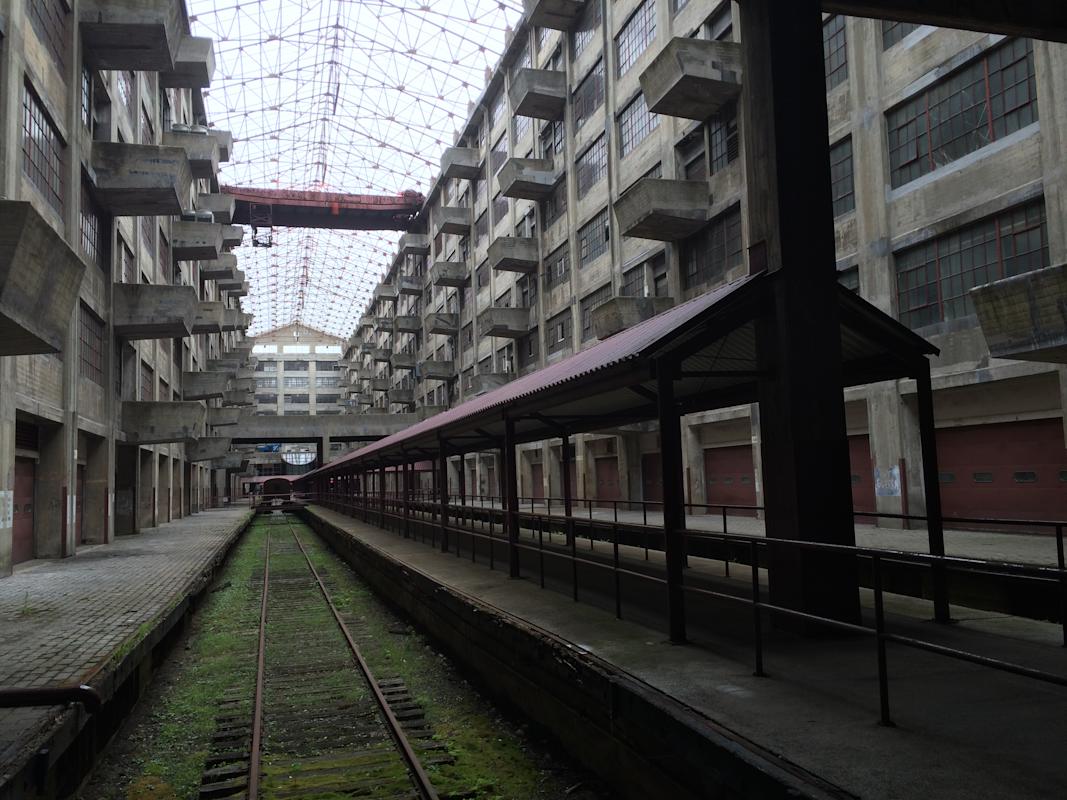 turnstile-tours-brooklyn-army-terminal-atrium