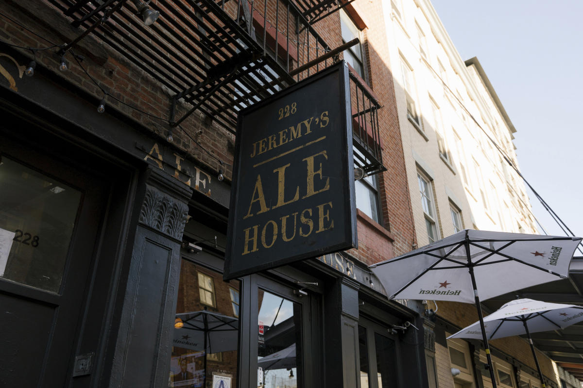Jeremys-Ale-House-Seaport-Manhattan-NYC-Photo-Mike-Szpot-on-behalf-of-the-Seaport.jpg