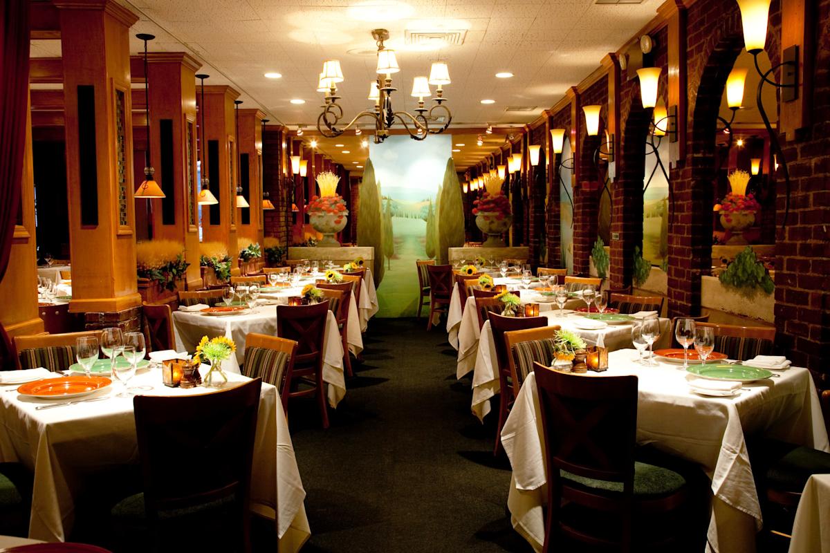 Ninos Tuscany interior