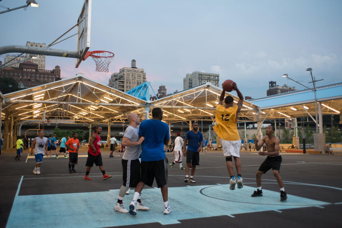 outdoor basketball at Pier 2, Brooklyn Bridge Park - Brooklyn Heights