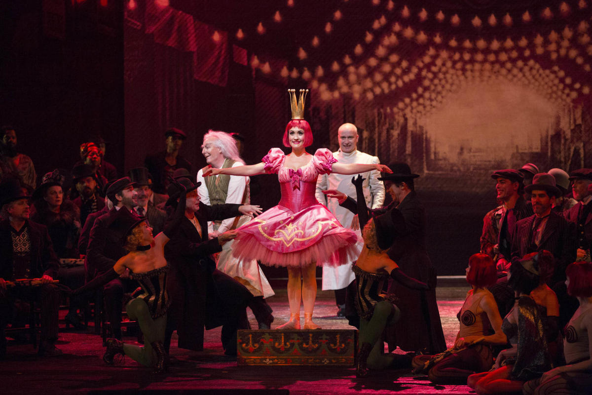 Les-Contes-d’Hoffmann-Met-Opera-Manhattan-NYC-Photo-Marty-Sohl.jpg