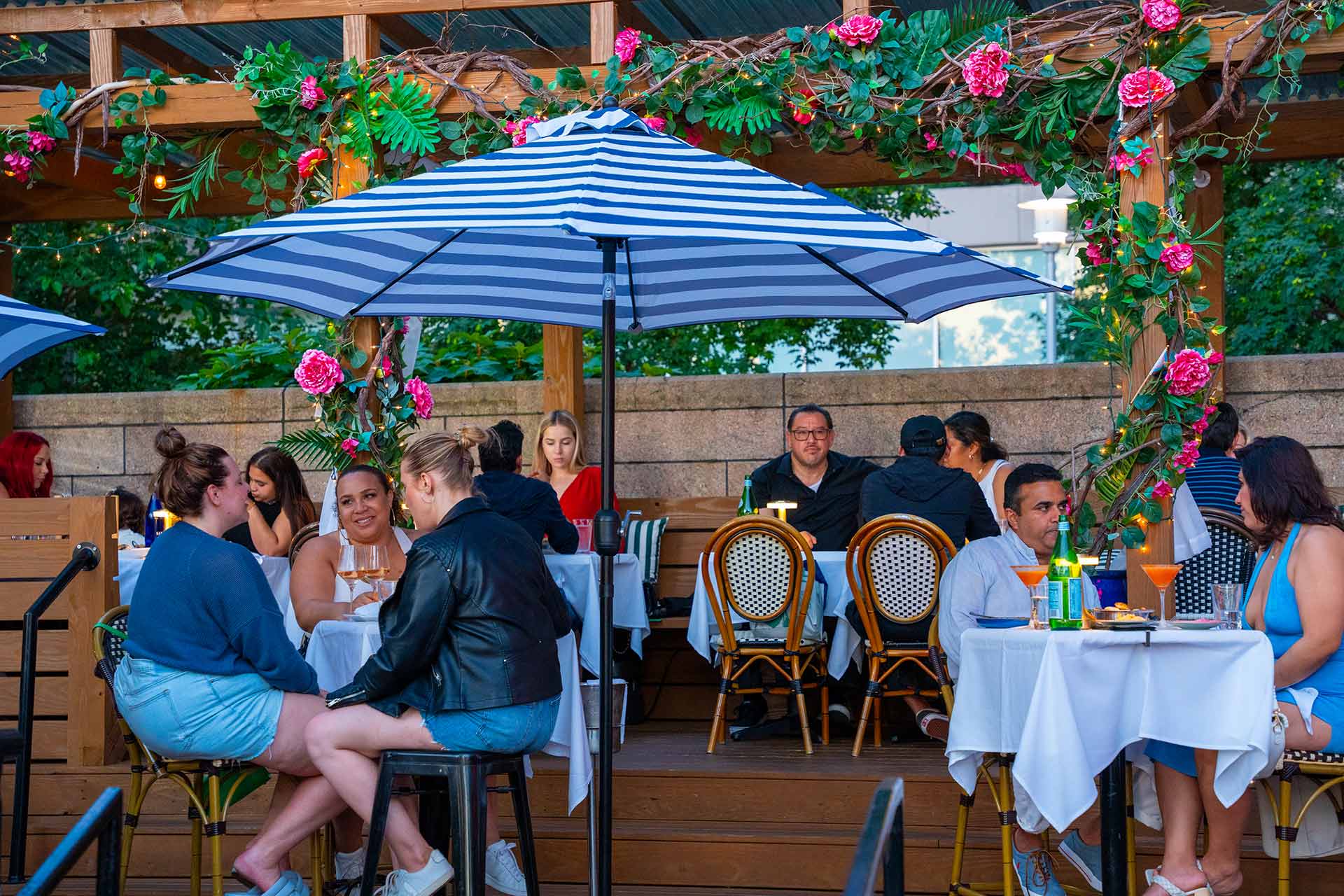 Mezze-on-the-River-Manhattan-NYC-Courtesy-2.jpg