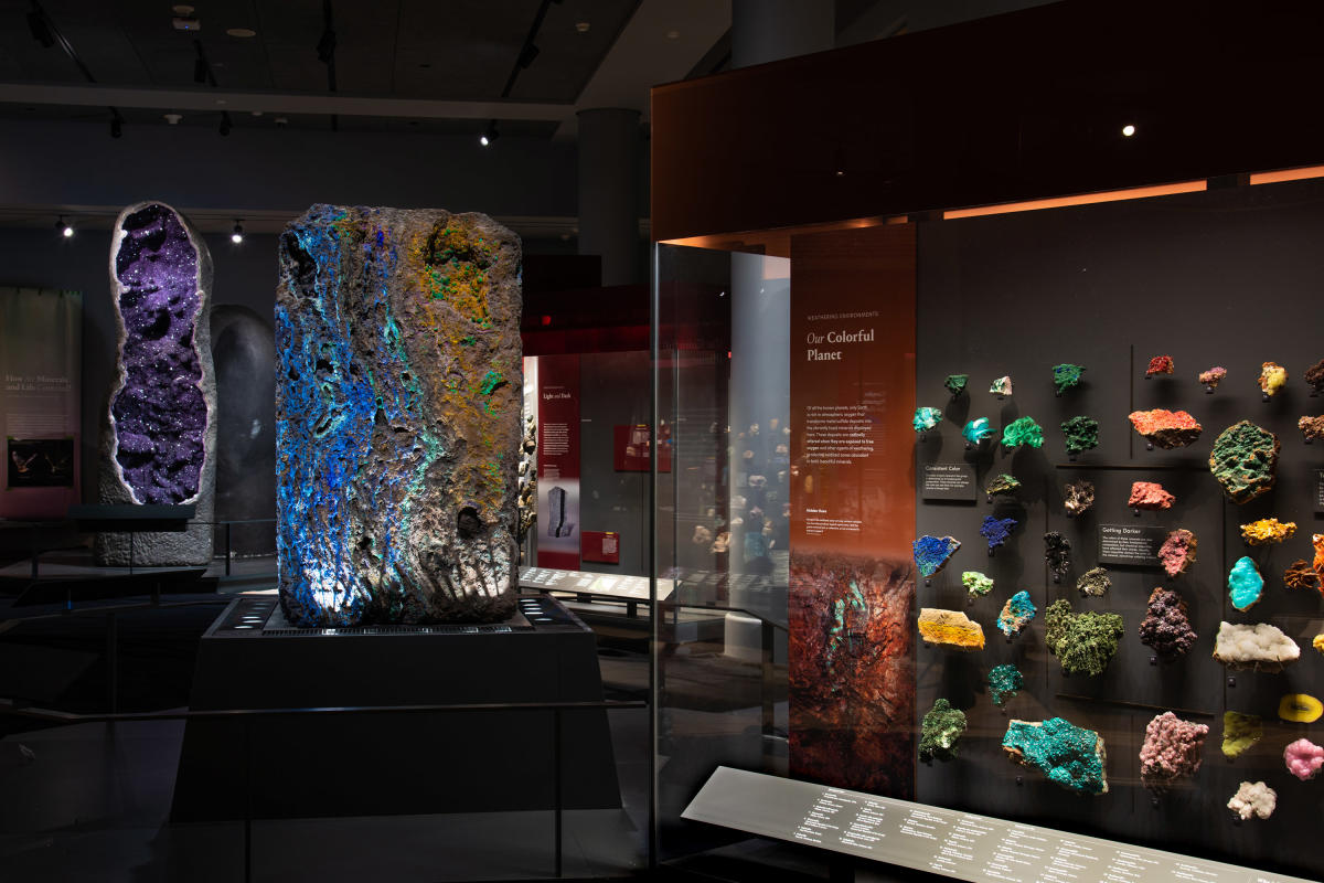 amnh-hall-of-gems-mignone_halls_of_gems_and_minerals_2_df_201013_1913_