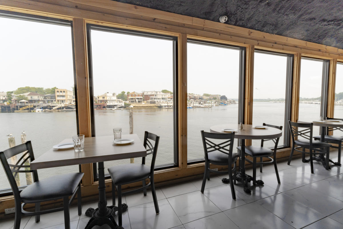 Interior of Nick's Lobster House