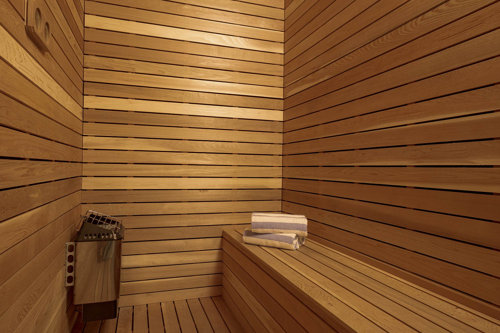 Sauna-Westin-Flushing-LaGuardi-NYC-Photo-Isaac-Maiselman.jpg