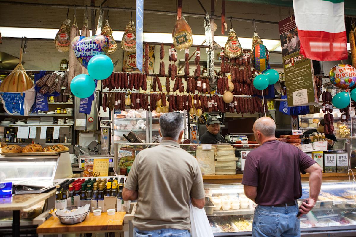 Mike&#039;s Deli on Arthur Avenue in the Bronx 