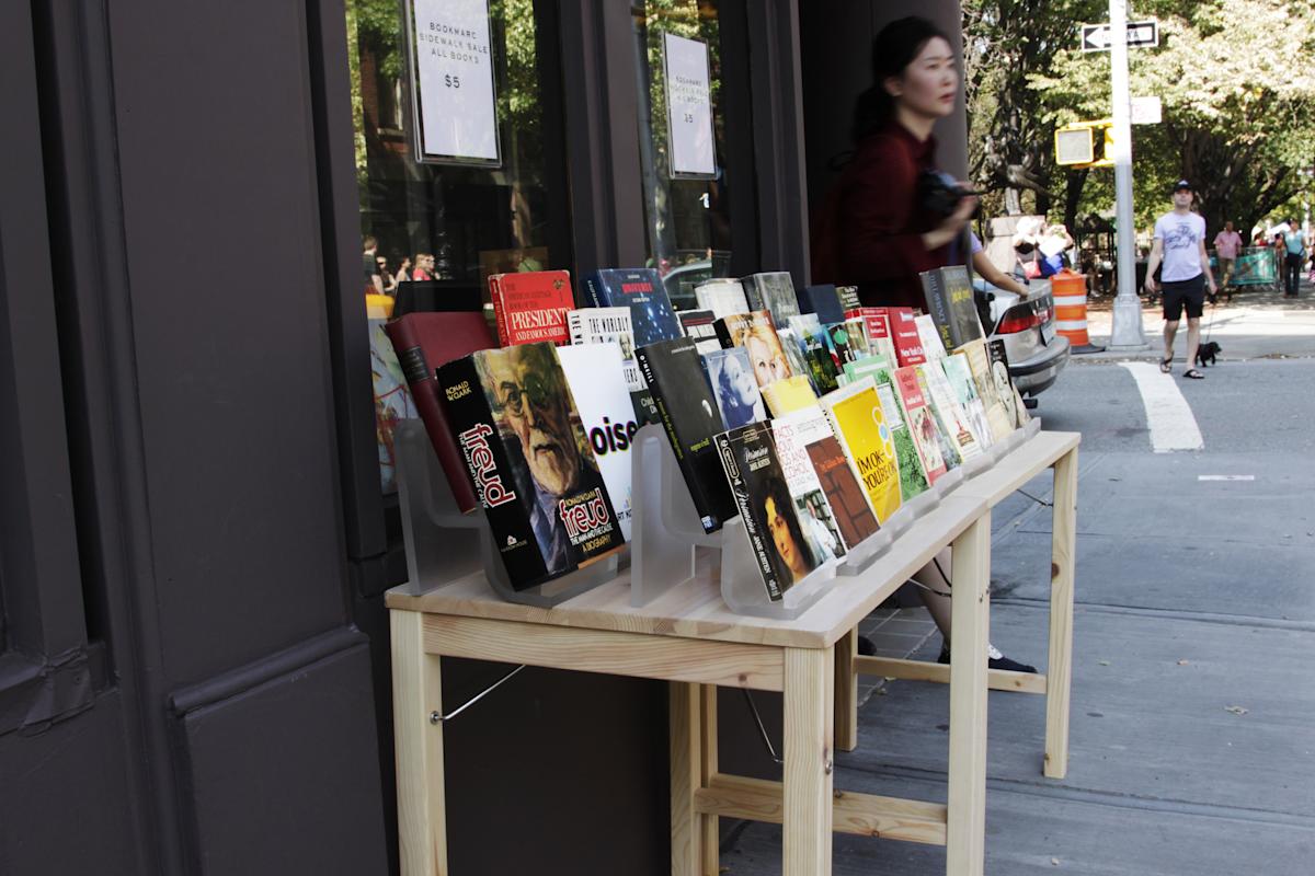 Bookmarc, table