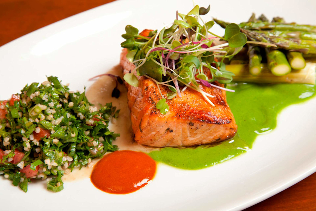 Dish or dining room at Nice Matin