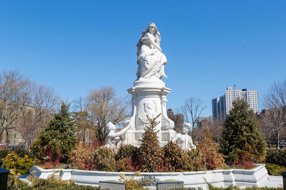 Statue at Joyce Kilmer Park