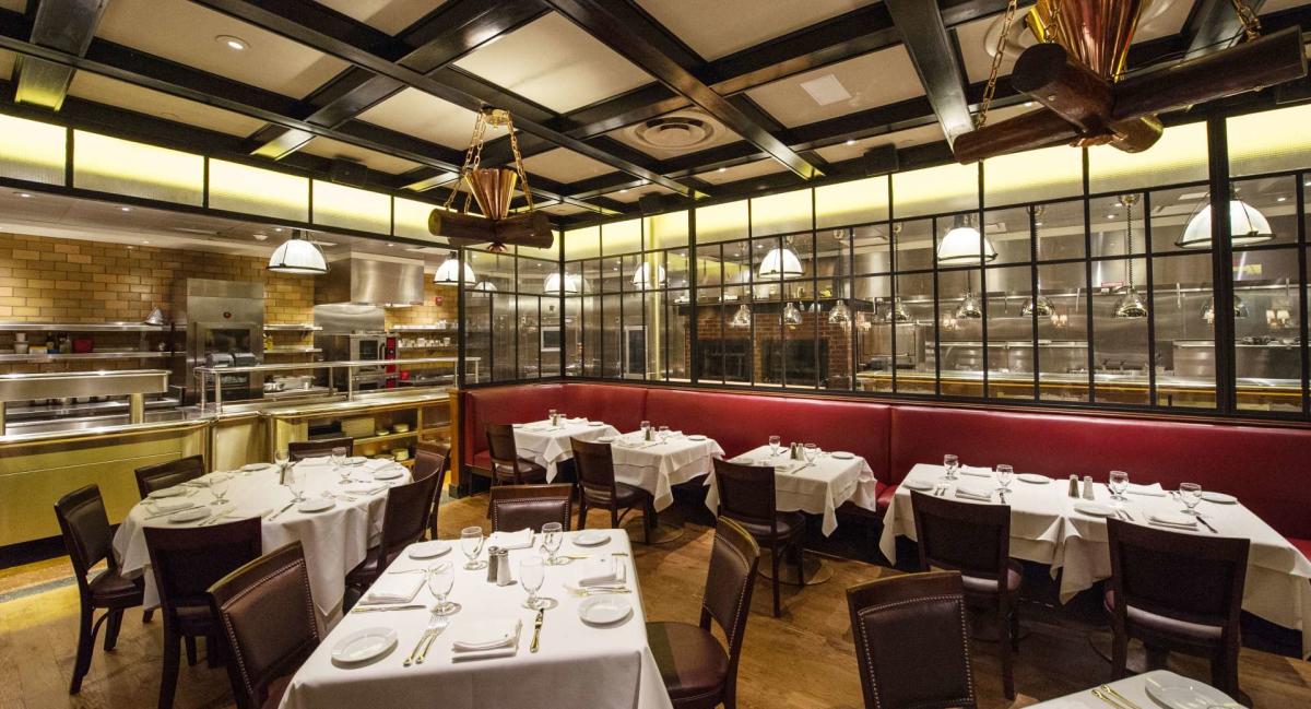 Gallaghers steakhouse dining room in midtown manhattan 