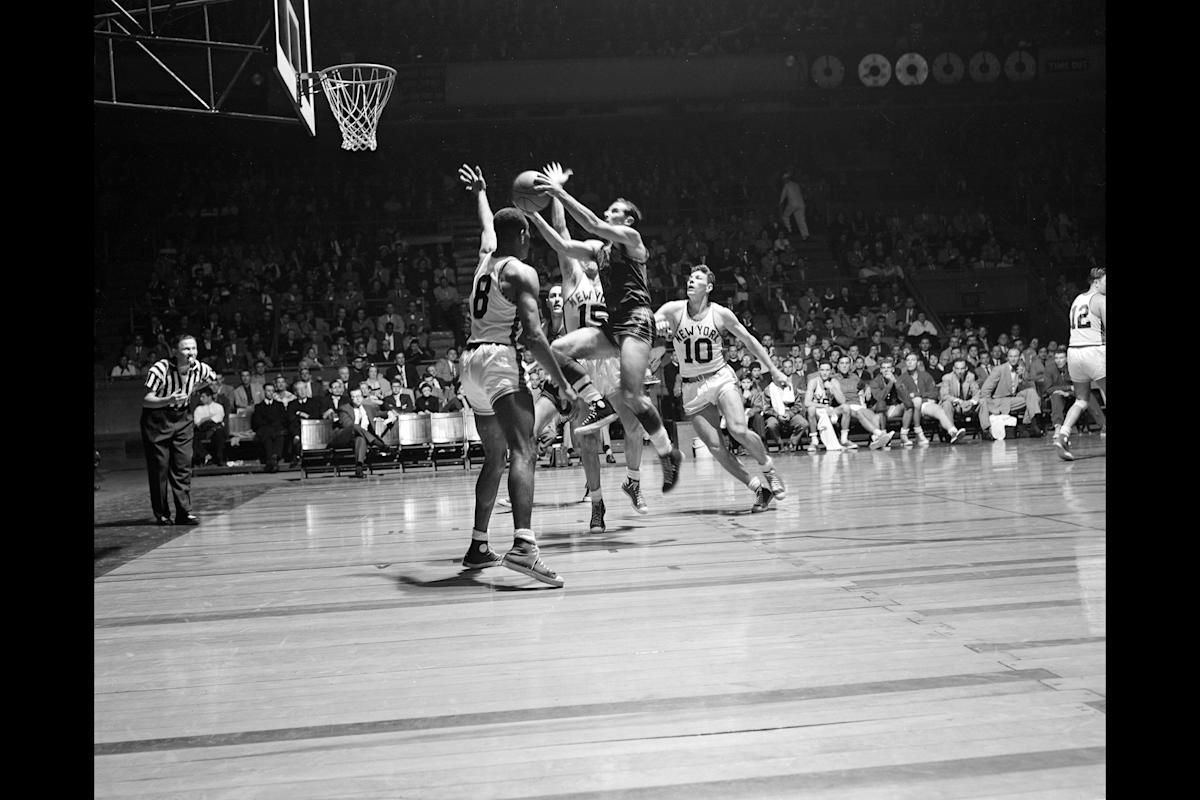 "New York Knicks in a game against the Fort Wayne Pistons" (1953). Photo: Arthur Rothstein &amp; Frank Bauman. Courtesy, Museum of the City of New York