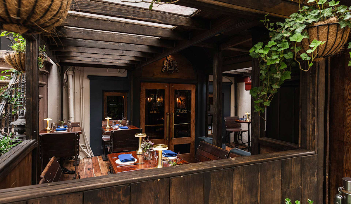 Dish or dining room at Alice