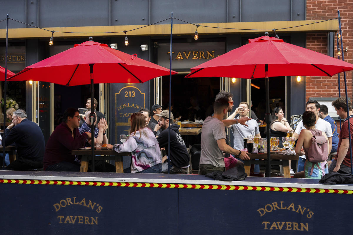 Exterior of Dorlan’s Tavern & Oyster Bar