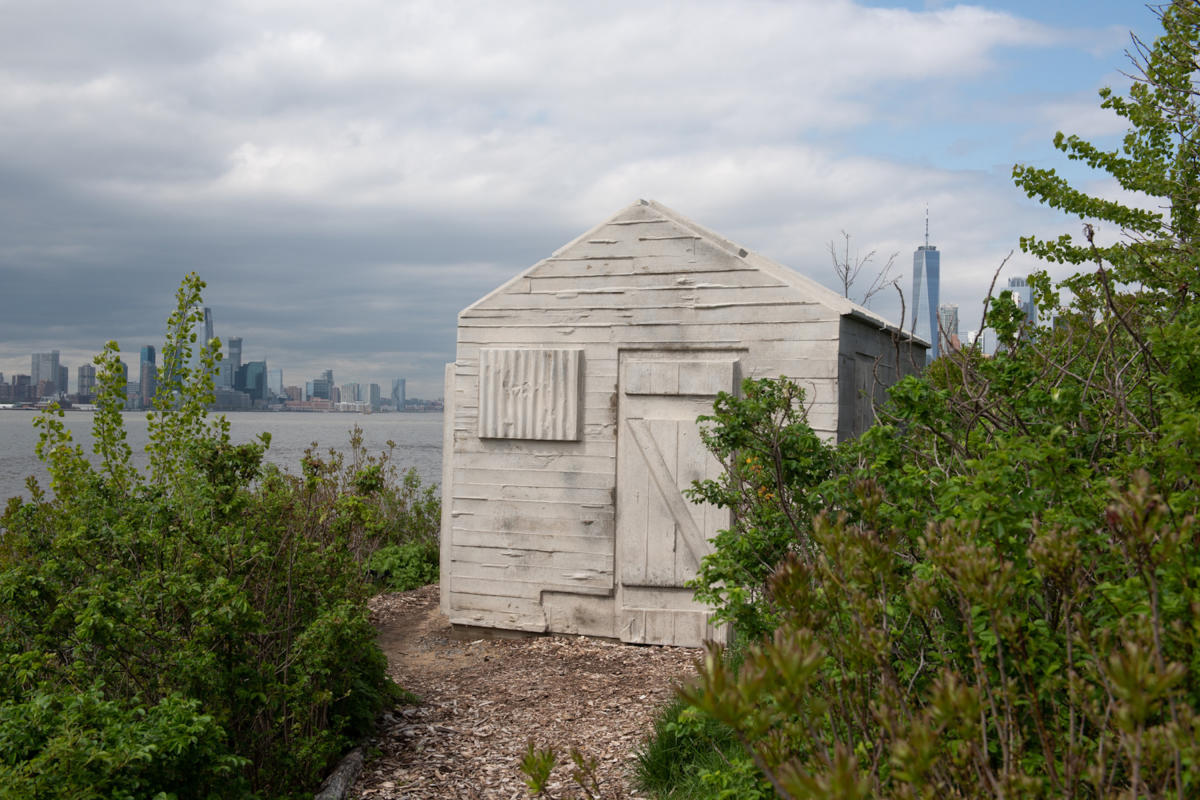 governors-island-cabin_public-art-nyc-credit-timothy_schenck