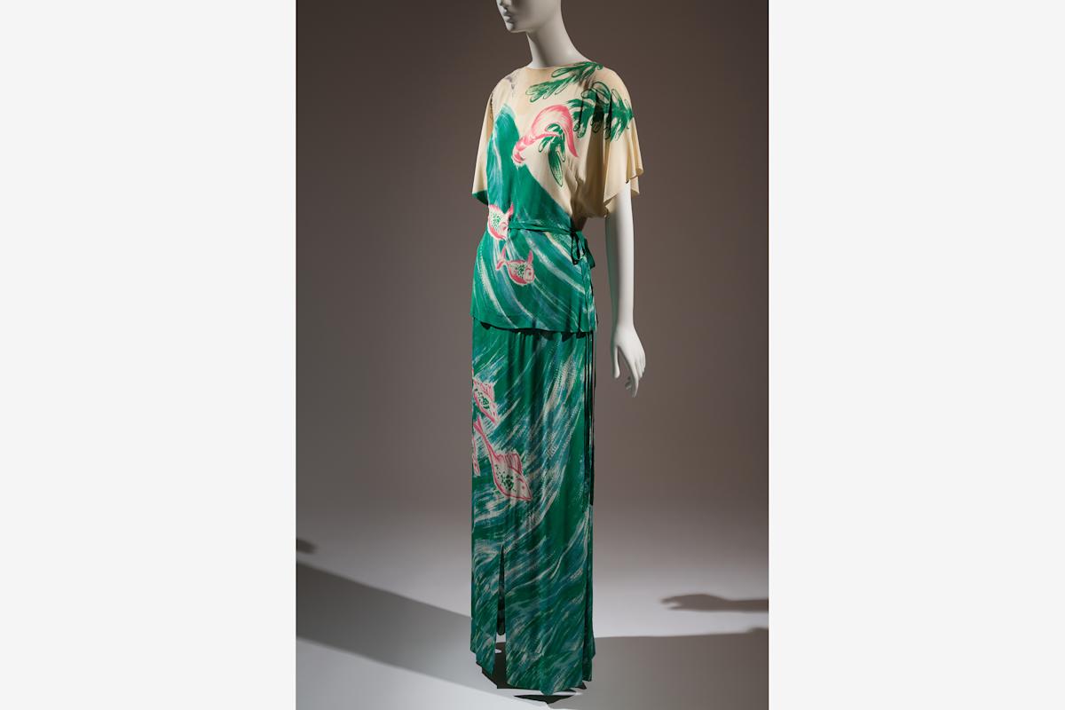 "Adrian two-piece evening ensemble" (1944), by Gilbert Adrian. USA, rayon cr&ecirc;pe. Courtesy, The Museum at FIT




