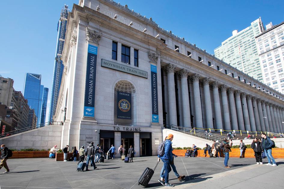 Getting to NYC – Airports, Buses & Transportation Guide