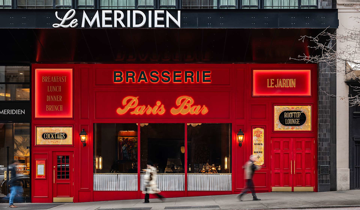 Dish or dining room at Paris Bar