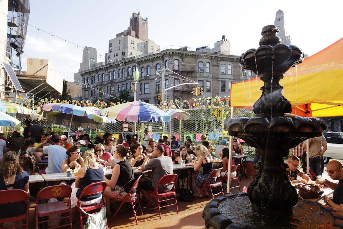 Exterior of Habana Outpost in Brooklyn, NYC