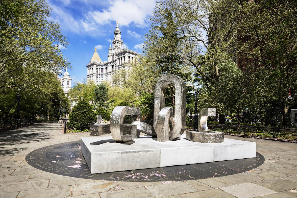 Melvin Edwards
Song of the Broken Chains, 2020
Courtesy Alexander Gray Associates, New York; Stephen Friedman Gallery, London &copy; 2021
Melvin Edwards/ Artists Rights Society (ARS), New York.
Photo: Nicholas Knight, Courtesy of Public Art Fund, NY.