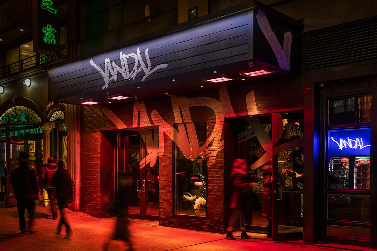 Vandal, nightclub