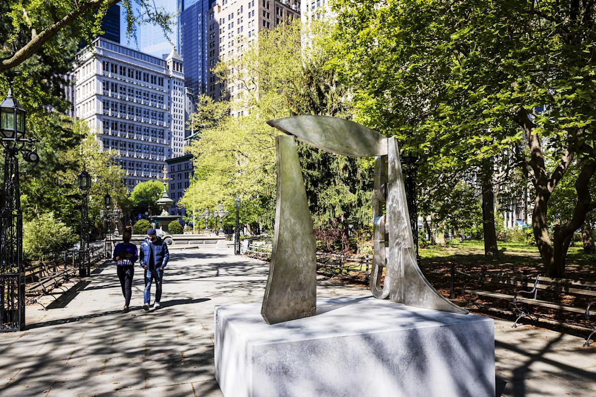 Melvin Edwards
The Promise, 1984
Courtesy Alexander Gray Associates, New York; Stephen Friedman Gallery, London &copy; 2021
Melvin Edwards/ Artists Rights Society (ARS), New York.
Photo: Nicholas Knight, Courtesy of Public Art Fund, NY.