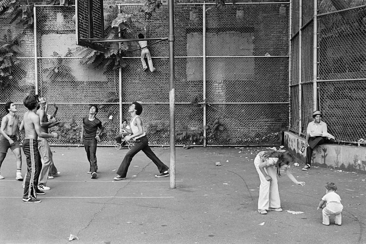 "Corner of 11th Street and Avenue A" (1977). Photo: Geoffrey Biddle. Courtesy, Museum of the City of New York