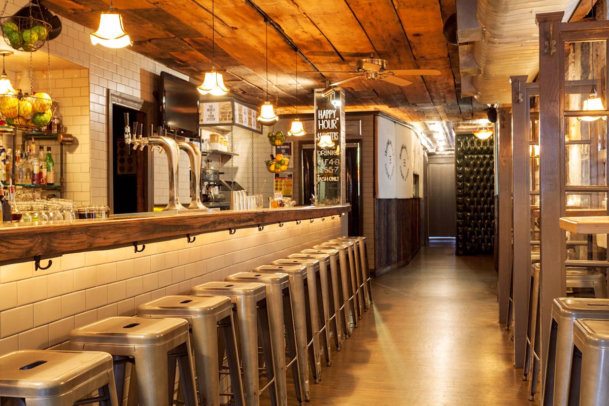 Main bar at Burke &amp; Wills