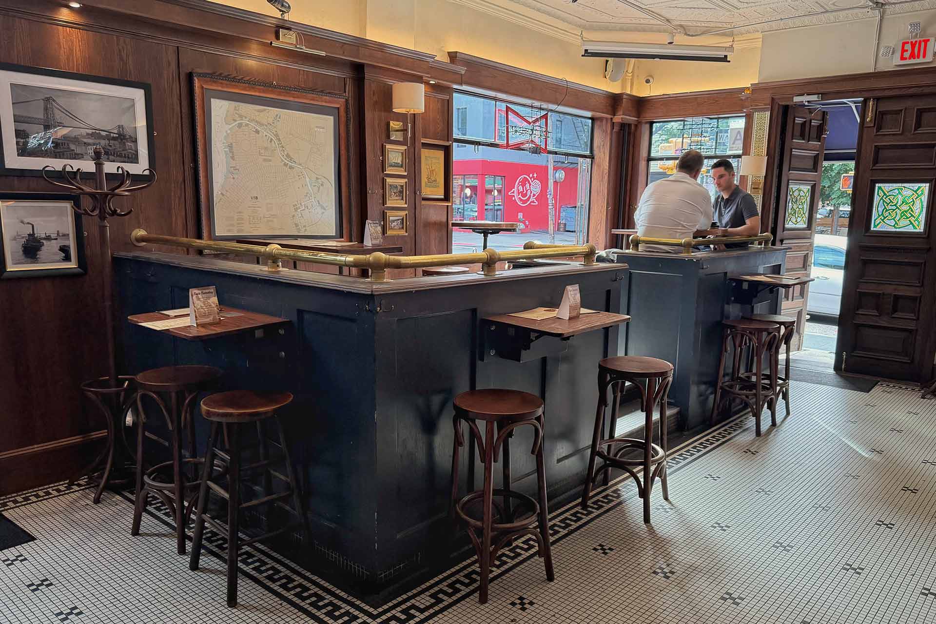 Mugs-Ale-House-Brooklyn-NYC-Photo-Alexa-Rozell-2.jpg