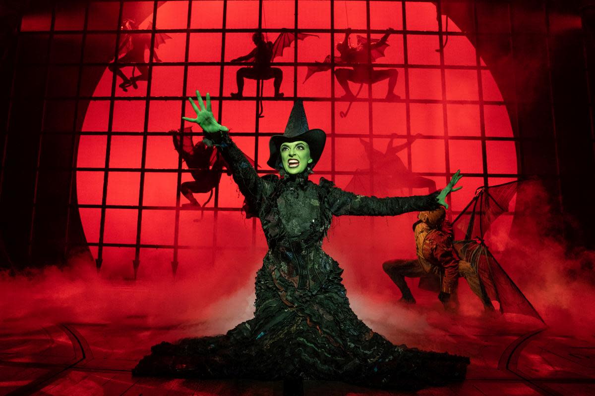 wicked-broadway-nyc-photo-joan-marcus-048.jpg