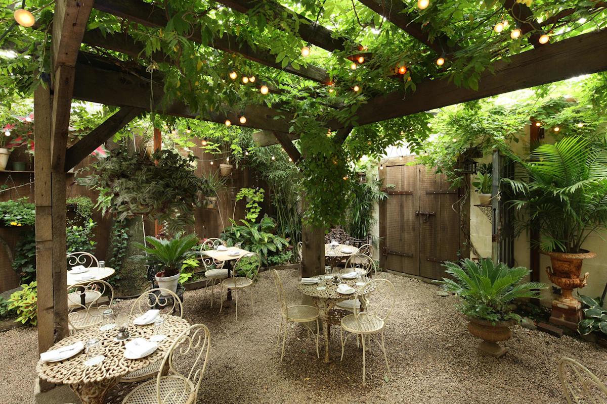 Patio in Maison Premiere in Williamsburg, NYC