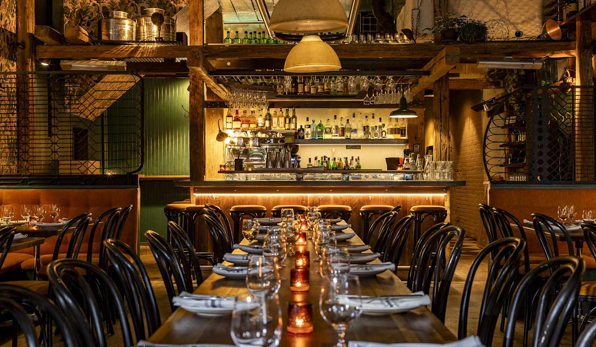 Dish or dining room at Café Fleuri