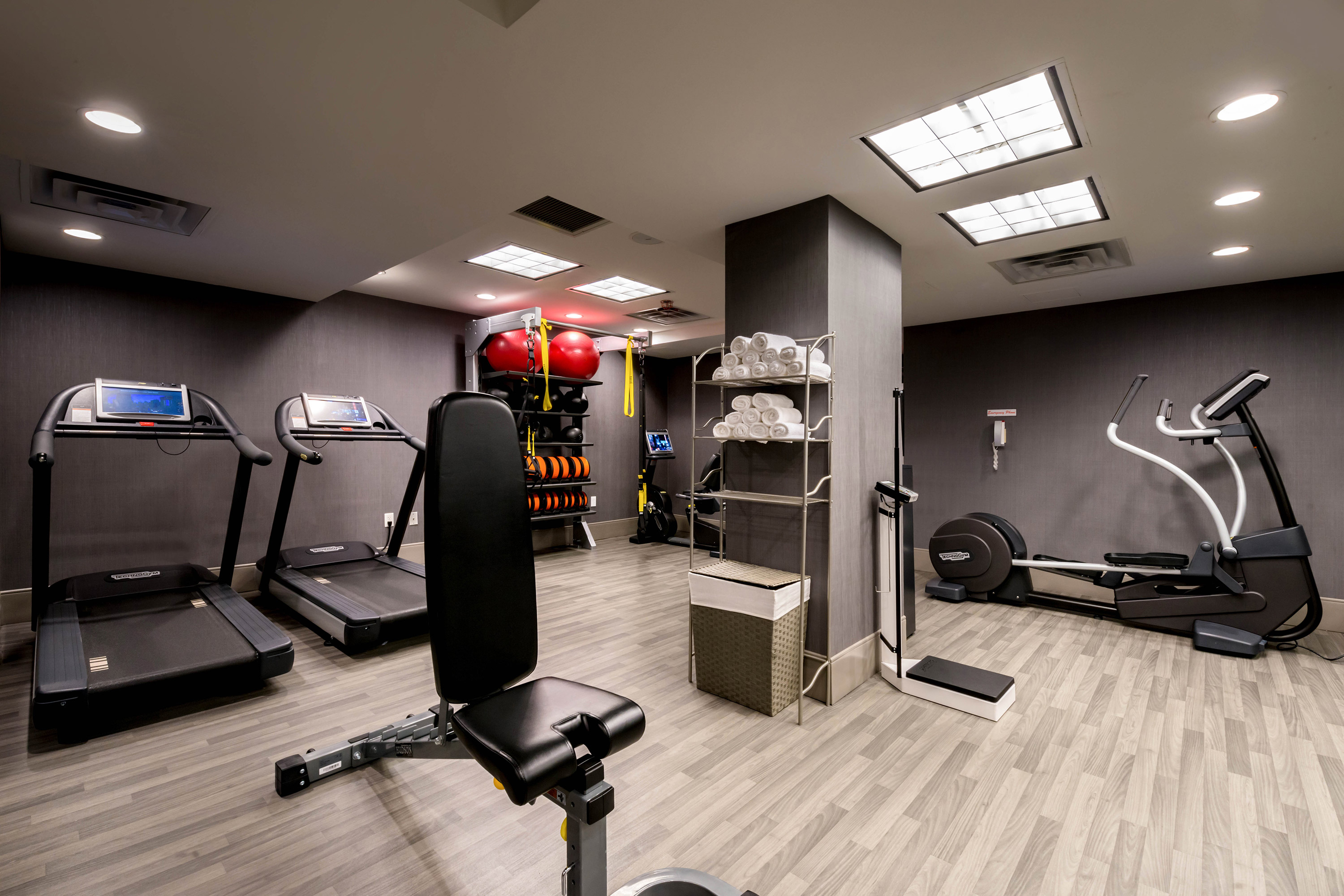 fairfield-marriott-times-square-south-manhattan-nyc-vlad-vladimirou-fis_nycfi_fitnesscenter1_e1263e45-0757-4c4b-b2665bd9895d7d34_42f1edd6-47b5-4b13-9d766d971615476f