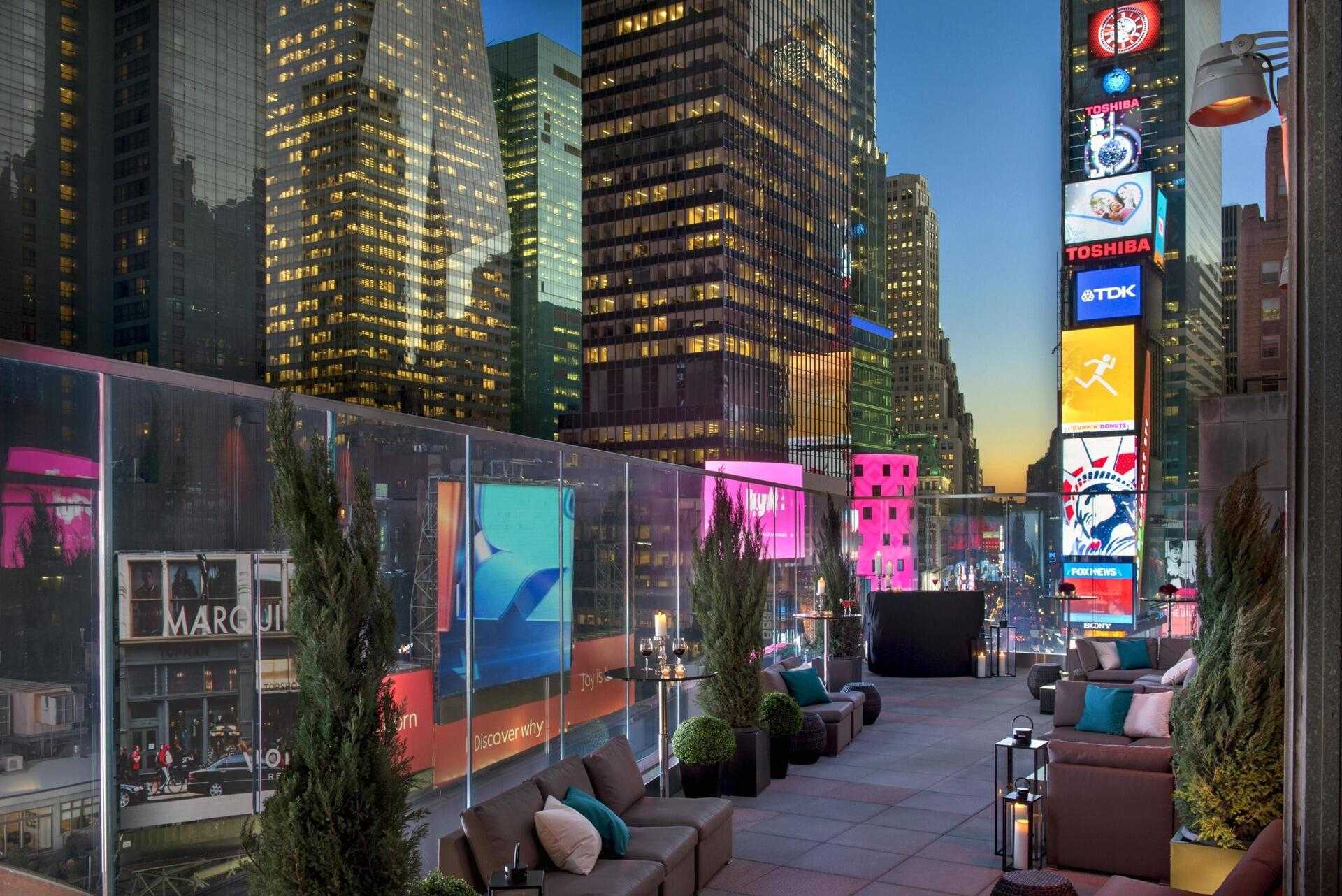 _broadway-lounge-courtesy-marriot-international-04_7b854210-5056-a36f-23e71458d3ad126f__1___1_.jpg