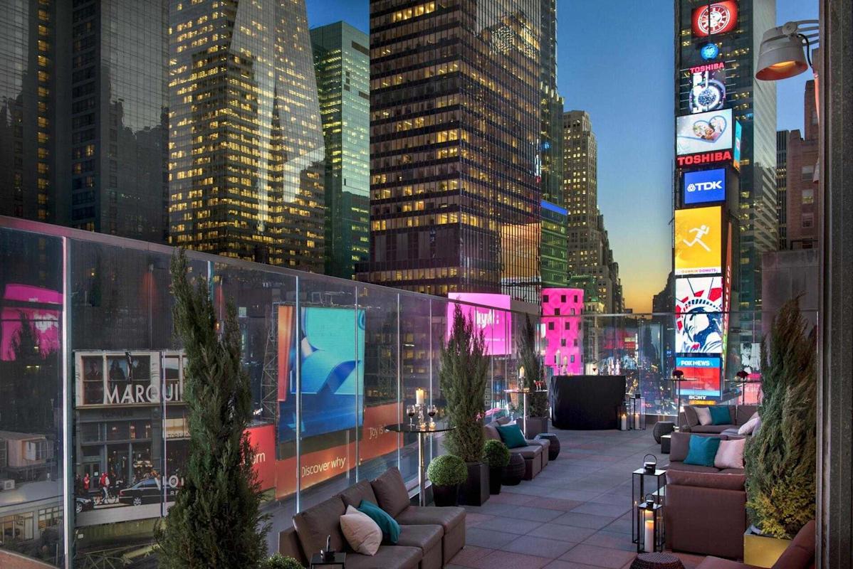 _broadway-lounge-courtesy-marriot-international-04_7b854210-5056-a36f-23e71458d3ad126f