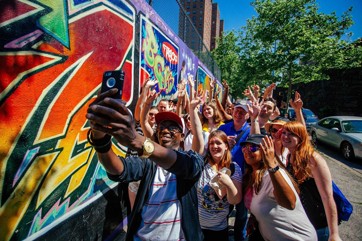 grafitti-wall-selfie-hush-hip-hop-tours-midtown-west-manhattan-hushinc-38cadf