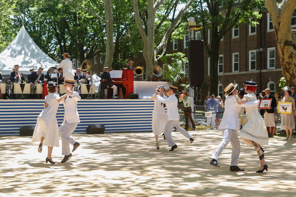 People dancing at the Jazz Age Lawn Party 
