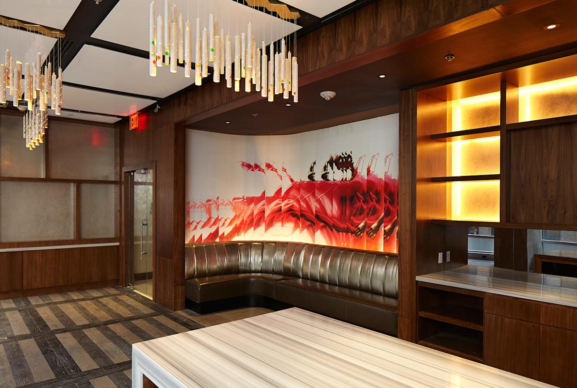 renaissance-ny-midtown-hotel-concierge-lounge_robertmanella