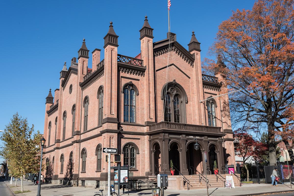 Flushing Town Hall, exterior