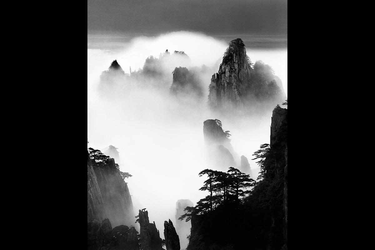 "Huangshan A124: Disciples of Buddha and Fairy Maiden Peak" (2004), by Wang Wusheng.