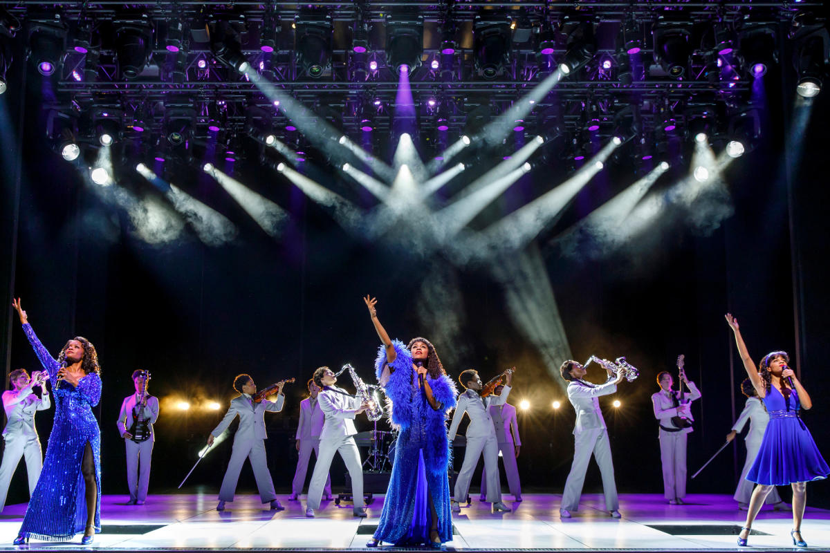 summer-the-donna-summer-musical-broadway-manhattan-nyc-matthew-murphy-sum_p374_bwayweek-photos_3000x20004